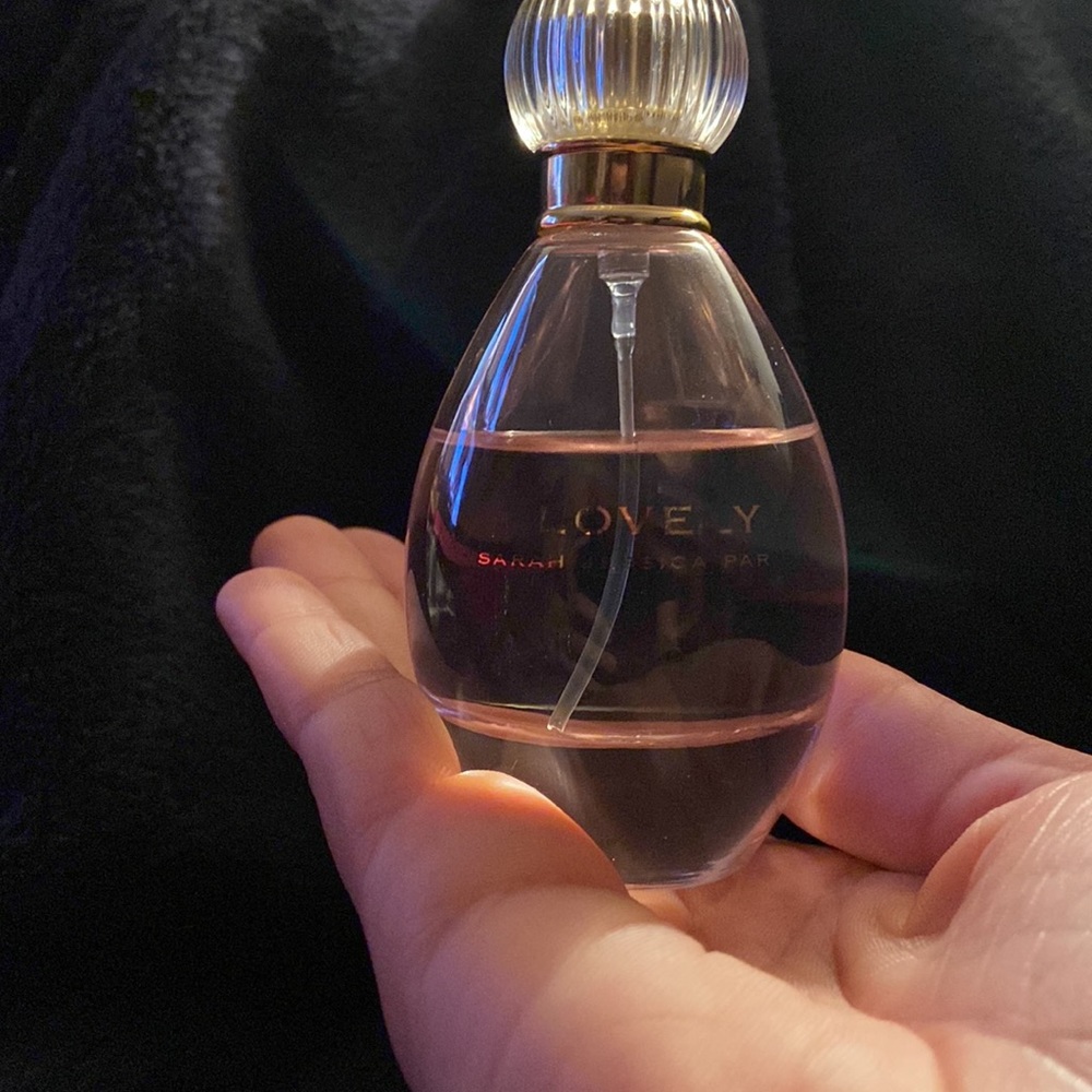 SJP LOVELY perfume